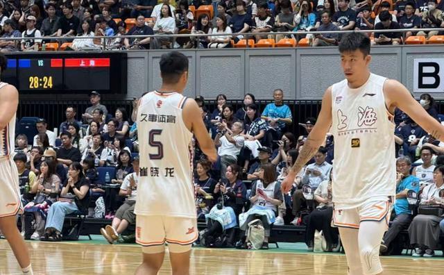 哲林旗鼓相, 和两次盖帽